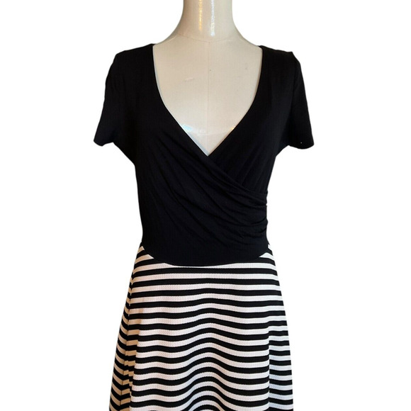 Gilli Women's‎ Large Black White Striped Dress V Neck Short Sleeve Made in USA - Picture 8 of 9